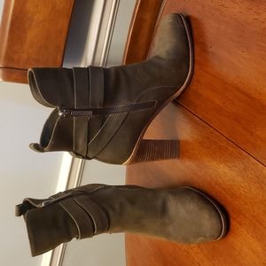 Donald Pliner booties